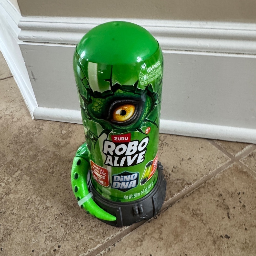 NWT Robo Alive Dino DNA Action Figure - Vibrant Green Boys Toddler Build a Dino